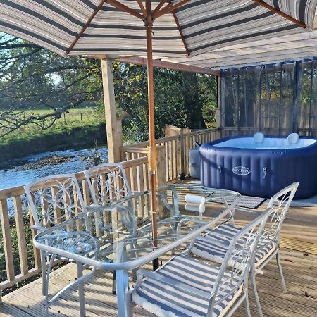 奥斯威斯 Riverside Cabin At Pen-Y-Bont Mill酒店 外观 照片