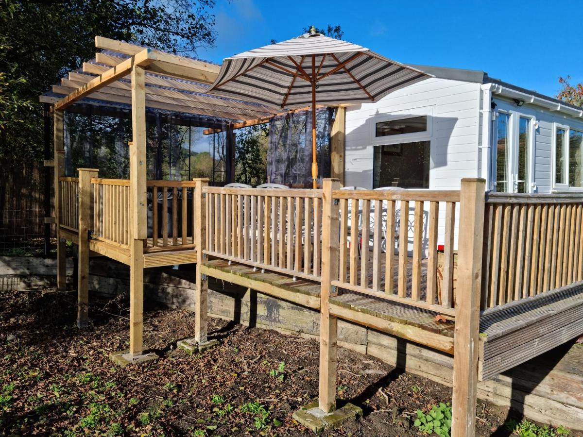 奥斯威斯 Riverside Cabin At Pen-Y-Bont Mill酒店 外观 照片