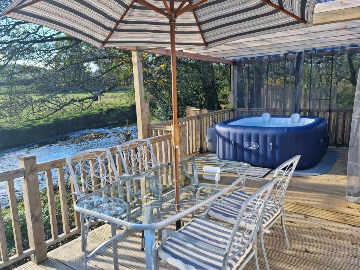 奥斯威斯 Riverside Cabin At Pen-Y-Bont Mill酒店 外观 照片