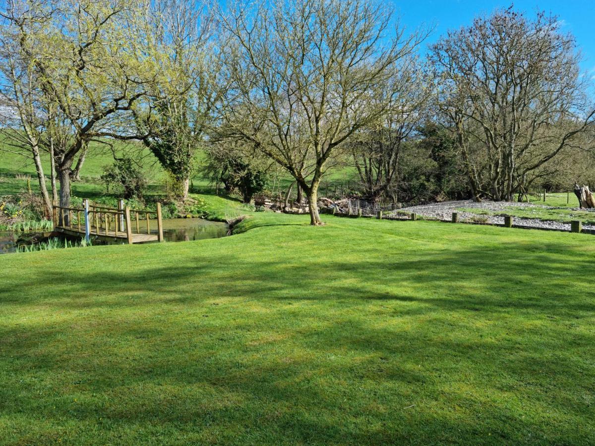 奥斯威斯 Riverside Cabin At Pen-Y-Bont Mill酒店 外观 照片