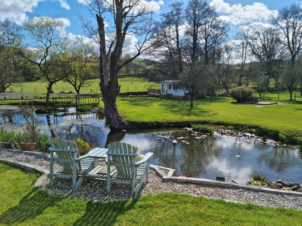 奥斯威斯 Riverside Cabin At Pen-Y-Bont Mill酒店 外观 照片